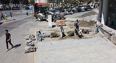 Azerbaycan Bulvarı’nda Yürüyüş Yolları Yenileniyor