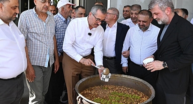 Başkan Güngör, Binevler Uzun Çarşı’da Vatandaşlara Aşure İkram Etti