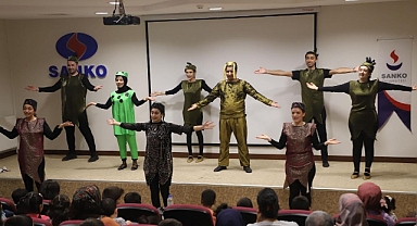 Depremden Etkilenen Çocuklara Tiyatro Etkinliği Düzenlendi