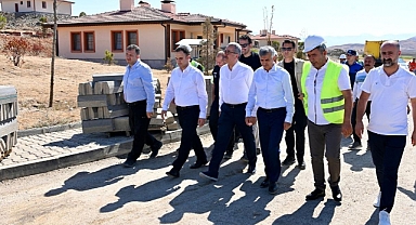 Vali Ünlüer ve Başkan Güngör Türkoğlu’nda Köy Evleri ve Kalıcı Konutları Yerinde İnceledi