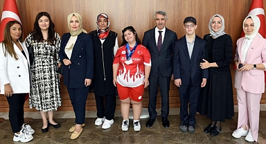 Avrupa Şampiyonu Down Sendromlu Milli Judocu Vali Ünlüer'in misafiri oldu