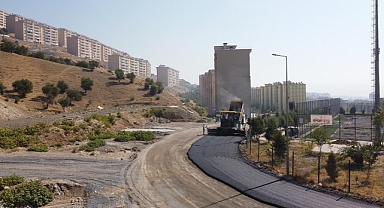 Büyükşehir, Yıldızevler Bölgesinde Asfalt Çalışmalarını Sürdürüyor