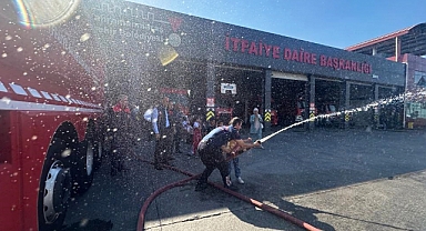 İtfaiye Haftası’nda Büyükşehir İtfaiyesi’ne Miniklerden Sürpriz Ziyaret