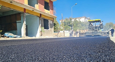 Afşin Belediyesi'nin yol tadilatı ve asfalt çalışmaları devam ediyor