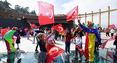 Minikler Cumhuriyet Coşkusunu Ali Kayası’nda Yaşadı