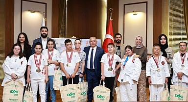 Başkan Mahçiçek, özel ihtiyaç sahibi şampiyon sporcuları ağırladı
