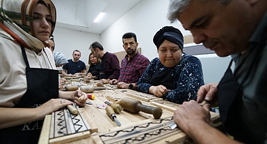 Kahramanmaraş’ın Geleneksel El İşleme Sanatı KAMEK’te Yaşatılıyor