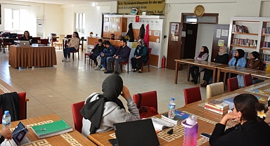 Kütüphane Söyleşileri Edebiyatseverlerle Buluşmaya Devam Ediyor