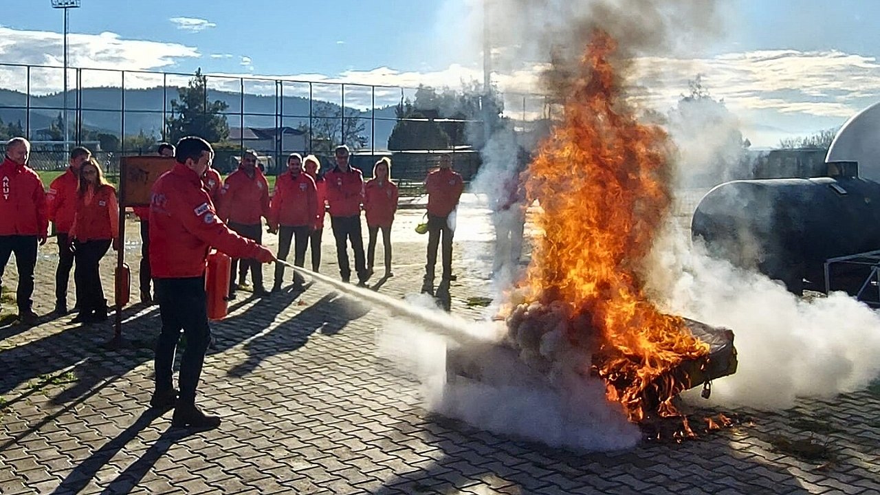 AKUT Gönüllülerine Yangına Müdahale Eğitimi