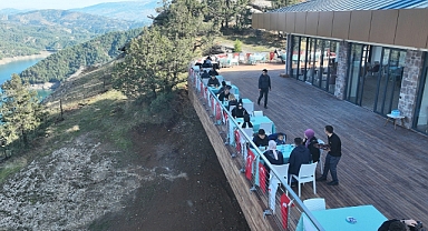 Ali Kayası Cam Teras, Ziyaretçilerin Beğenisini Kazanıyor