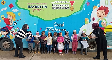 Büyükşehir’in Mobil Çocuk Kütüphanesi Ziyaretlerini Sürdürüyor
