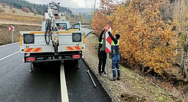Büyükşehirden işaretçileri, levhalar ve sinyalizasyon sistemlerine bakım