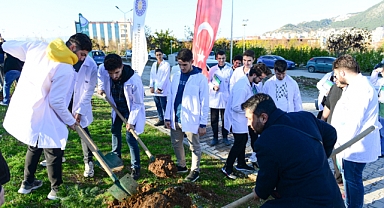 KSÜ’de “Geleceğe Nefes, Cumhuriyete Nefes” Kampanyası İçin Fidan Dikildi