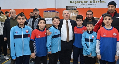 Başkan Mahçiçek’ten 50 amatör spor kulübüne 5 bin 500 adet malzeme desteği