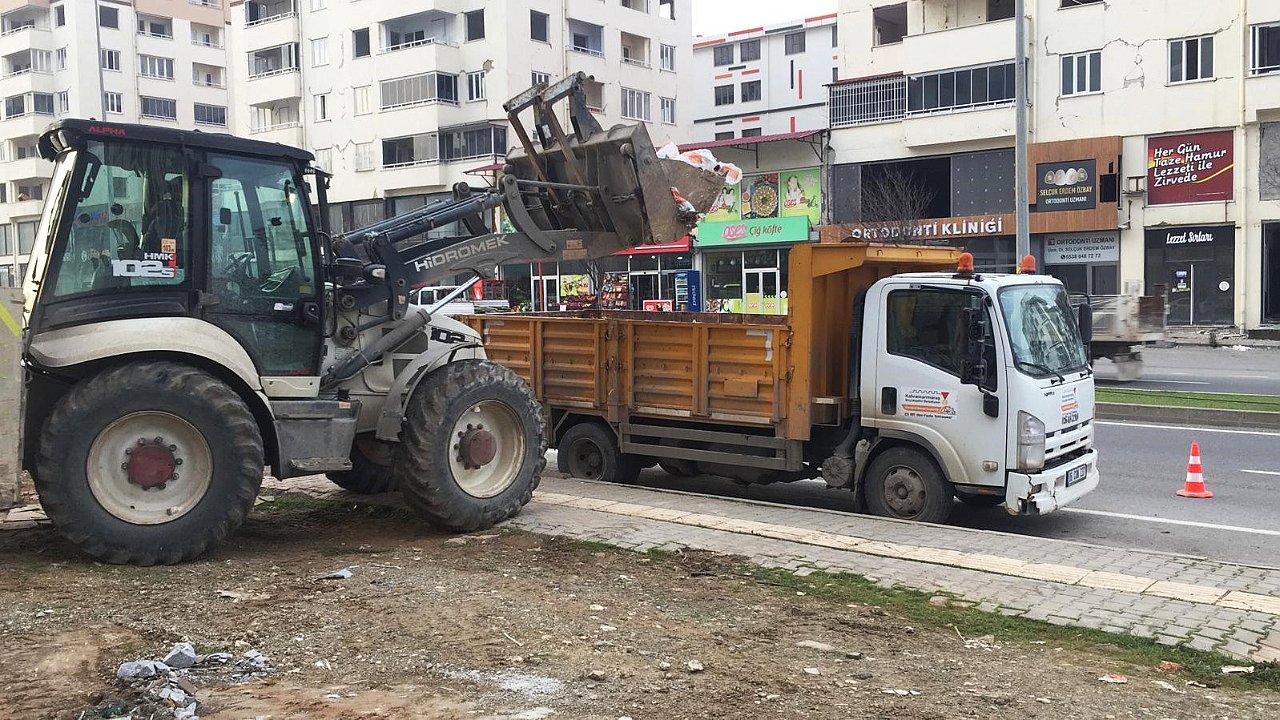 Caddeler Hafriyat Atıklarından Temizleniyor