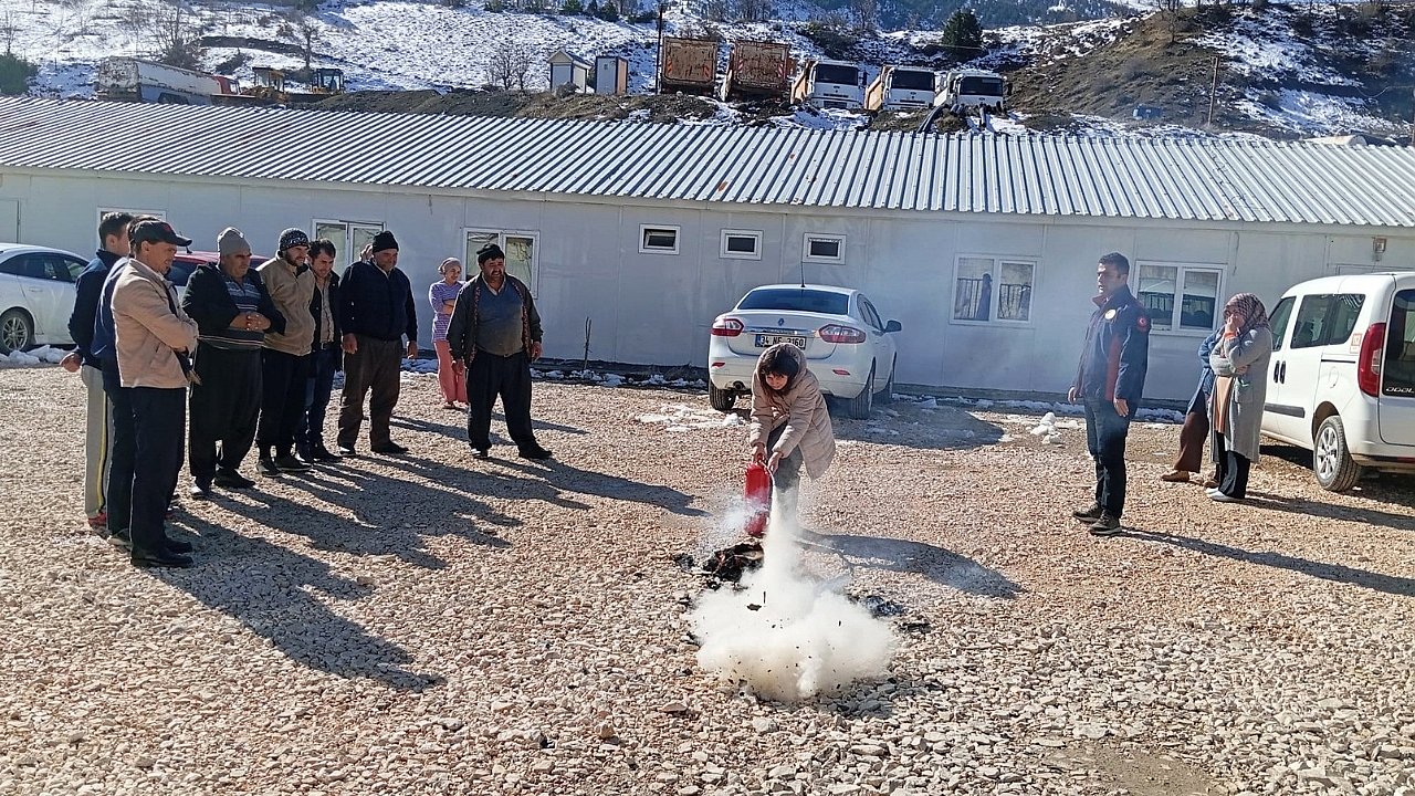 Çağlayancerit’te Yangına Müdahale Eğitimi