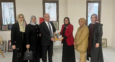 KİÜ Yeşilay Topluluğu’ndan Yetim Koordinasyon Merkezine Kitap Bağışı