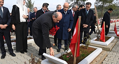 KKTC Cumhurbaşkanı Tatar, Kapıçam Mezarlığı’nı Ziyaret Etti