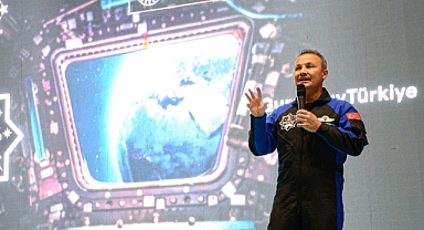 Bakan Kacır ve İlk Türk Astronot Gezeravcı, Gençlerle Buluştu