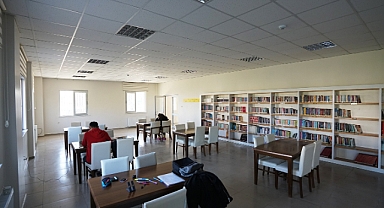 Türkoğlu Erdem Bayazıt Halk Kütüphanesi Öğrencileri Ağırlamaya Devam Ediyor