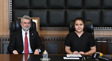Başkan Görgel, Koltuğu Minik Başkan Tuğsem’e Devretti
