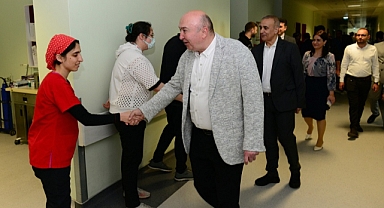 Rektör Yasım, Hastane Personeli ile Bayramlaştı