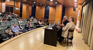 Yazar Şakar, Türk Edebiyatı'nda Öykücülüğü Anlattı