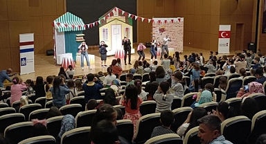 Afşin ve Göksunlu Çocuklar 'Çözüm Bakanlığı' Gösterisini Çok Sevdi
