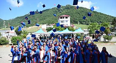 Andırın Meslek Yüksekokulu'nda Mezuniyet Coşkusu