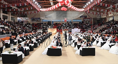 Kahramanmaraşlı 100 Çift, Toplu Düğünle Dünya Evine Girdi