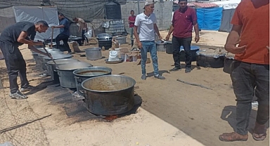 Türk Kızılay, Gazze’de ’sıcak yemek’ dağıtımına yeniden başladı