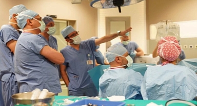 Türk üroloji hekimlerinden yabancı doktorlara eğitim