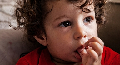 Çocuğunuzda Parmak Emme, Kalem Isırma, Tırnak Yeme Varsa Dikkat!