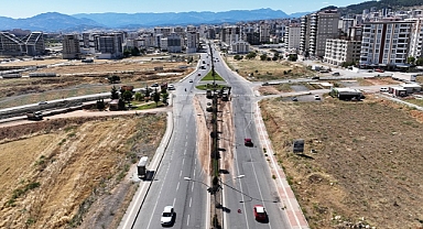 Kahramanmaraş'ta Turgut Özal Bulvarı'nda Trafik Sorunu Akıllı Kavşakla Çözülüyor!