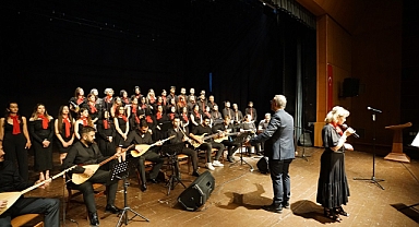 Kahramanmaraş'ta Türk Halk Müziği Konserinde Müzikseverler Eşlik Etti