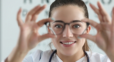 Yaz Aylarında Gözlerimizi Tehdit Eden 8 Hatalı Alışkanlık