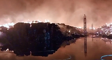 Aydın’da Kipaş Kağıt Fabrikasındaki yangın kontrol altına alındı