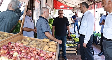 Başkan Toptaş, muhtarlarla buluşup esnafları ziyaret ederek güne başladı