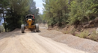 Büyükşehir Andırın'da Mahallelerin Yol İhtiyaçlarını Karşılıyor