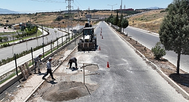Büyükşehir, Organize Sanayi Bölgesi ve Kavlaklı Mahallesi’nin Yollarını Yeniliyor