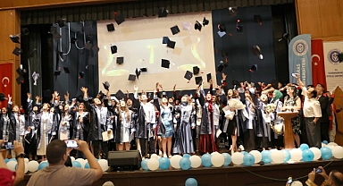 Kahramanmaraş İstiklal Üniversitesi’nde Mezuniyet Coşkusu