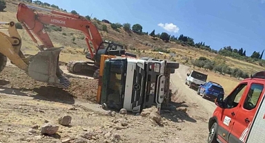 Kahramanmaraş’ta Kum Yüklü Kamyon Devrildi