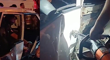 Kahramanmaraş’ta otomobilde sıkışan yaralıyı itfaiye ekipleri kapıyı keserek kurtardı
