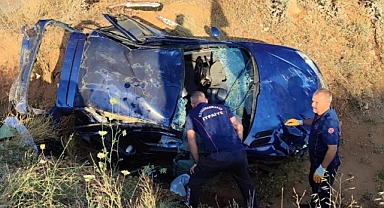 Kahramanmaraş'ta Yoldan Çıkan Otomobil Kâğıt Gibi Parçalandı!