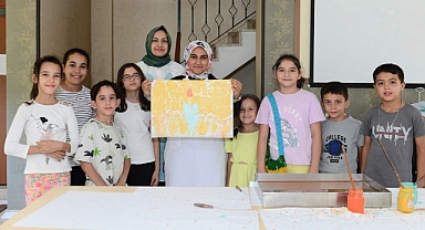 Minikler Hayal Gücünü Ebru Sanatına Döktü