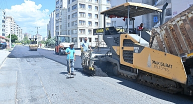 Onikişubat Belediyesi'nden Hürriyet ve 5 Nisan Mahallelerinde Kapsamlı Asfalt Çalışması