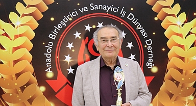 Prof. Dr. Nevzat Tarhan’a Anadolu İş Dünyasından Onur Ödülü