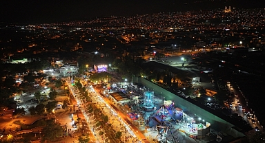 Geleneksel Ağustos Fuarı’na Yoğun İlgi: 11 Günde 450 Bin Ziyaretçi