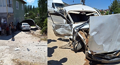 Göksun'da Trafik Kazası: 2 Yaralı