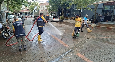 Ilıca'da Geniş Kapsamlı Temizlik ve İlaçlama Çalışması Yapıldı